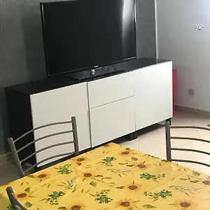 Boomerang House - Airport, Center & Beach דירה